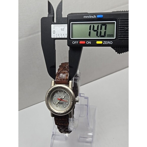 Vintage Reebok Sport 100M Quartz Watch Silver New Battery Womens Leather Strap - Picture 5 of 11